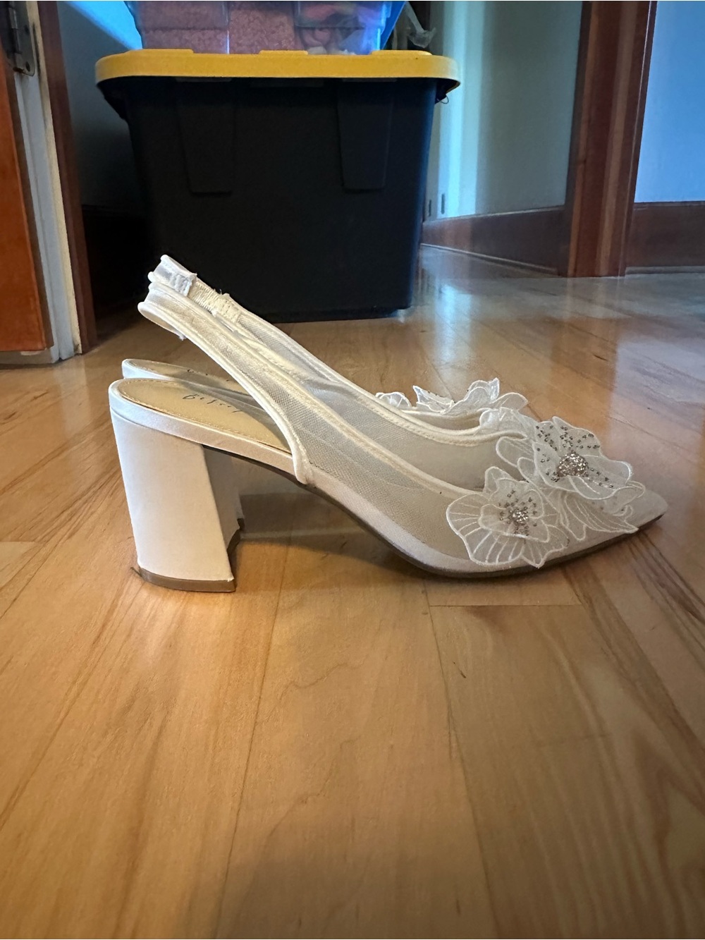 Betsey Johnson Petra heels in ivory  3” sling back size 7 - Picture 4 of 8